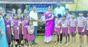ಅರೆಭಾಷೆ ಅಕಾಡೆಮಿಯಿಂದ ಪುಸ್ತಕ ಕೊಡುಗೆ