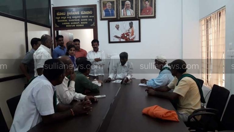 ರೈತರ ಸಮಸ್ಯೆ ಪರಿಹಾರಕ್ಕೆ ಅಧಿಕಾರಿಗಳ ಸಭೆ- ಸಚಿವ ಕೋಟ ಭರವಸೆ