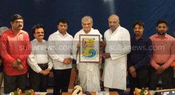 ರಾಜ್ಯ ಪತ್ರಕರ್ತರ ಸಮ್ಮೇಳನ ಲಾಂಛನ ಬಿಡುಗಡೆ: ವಾಸ್ತವಿಕ ವಿಚಾರ, ಓದುಗರಲ್ಲಿ ಆಸಕ್ತಿ ಮೂಡಿಸುವ ಬರಹ ಇರಬೇಕು : ಡಾ.ವೀರೇಂದ್ರ ಹೆಗ್ಗಡೆ