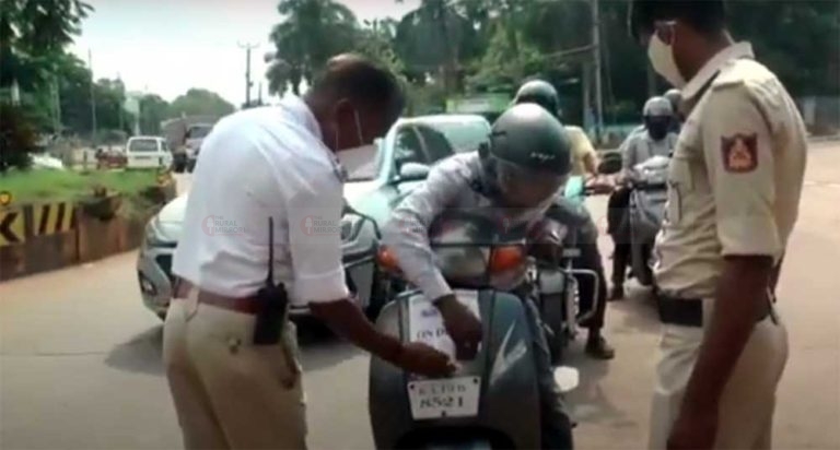 ಲಾಕ್ಡೌನ್‌ ನಿಯಮ | ಇನ್ನು ಮುಂದೆ ಸ್ಟಿಕ್ಕರ್‌ ಹಾಕಿ ಅನಗತ್ಯ ಓಡಾಡಿದ್ರೆ ಬೀಳುತ್ತೆ ಕೇಸು |