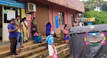 ಗುತ್ತಿಗಾರು ಕೆನರಾ ಬ್ಯಾಂಕ್‌ ಅವ್ಯವಸ್ಥೆ | ದೂರುಗಳ ನಡುವೆಯೂ 10.30 ರವರೆಗೆ ಬ್ಯಾಂಕ್‌ ಮುಂದೆ ಕಾದ ಗ್ರಾಹಕರು…! |