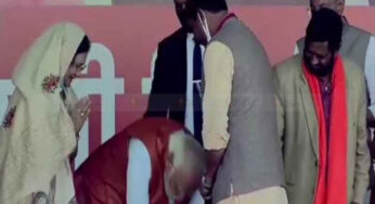 ವೇದಿಕೆಯಲ್ಲೇ ಬಿಜೆಪಿ ಕಾರ್ಯಕರ್ತನ ಪಾದ ಮುಟ್ಟಿ ನಮಸ್ಕರಿಸಿದ ಮೋದಿ | ವಿಡಿಯೋ ವೈರಲ್ |