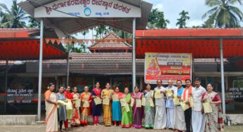 ಬಟ್ಟೆ ಚೀಲ | ಮರಕತ ದೇವಸ್ಥಾನಕ್ಕೆ ಬಟ್ಟೆ ಚೀಲ ಹಸ್ತಾಂತರಿಸಿದ ಸಂಜೀವಿನಿ ಘಟಕದ ಸದಸ್ಯರು |