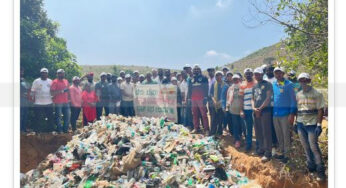 ಚಾರಣಕ್ಕೆ ತೆರಳುವವರು ಮನುಷ್ಯರಂತೆ ವರ್ತಿಸಿ | ಮೋಜು ಮಸ್ತಿಯೊಂದಿಗೆ ಪರಿಸರದ ಬಗ್ಗೆ ಕಾಳಜಿಯಿರಲಿ | ದೇವರಮನೆ ಬೆಟ್ಟದಲ್ಲಿ ರಾಶಿ ರಾಶಿ ಕಸ ಸಂಗ್ರಹಿಸಿದ ಪರಿಸರ ಪ್ರಿಯರು..!