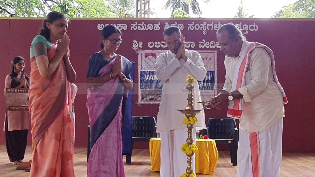ಮಿತ್ತೂರಿನ ವೇದಮೂರ್ತಿ ತಿರುಮಲೇಶ್ವರ ಭಟ್ ವೇದ ಗಣಿತದ ಪುಸ್ತಕವನ್ನು ಅನಾವರಣಗೊಳಿಸಿದರು